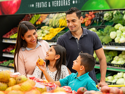 family picking out fruts and veggies